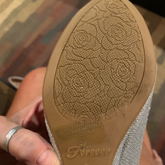 Excellent condition silver low wedge heels - Picture 4 of 11